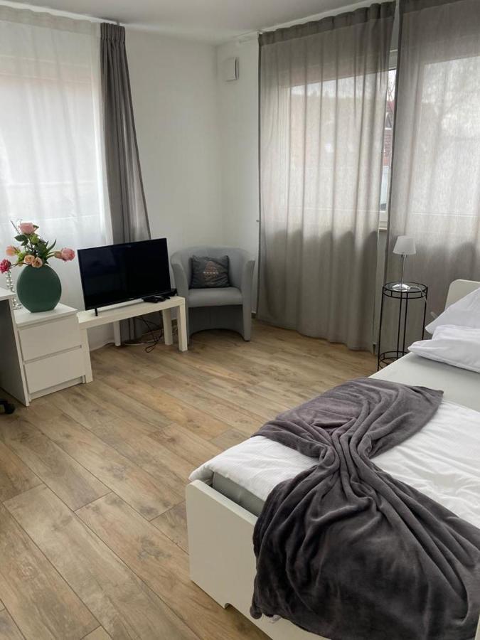 Ferienwohnungen Lamisto Am Waldesrand Neckartenzlingen Dış mekan fotoğraf